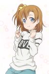  bangs blue_eyes bow brown_hair bubble_background clenched_hands clothes_writing commentary_request hair_bow highres kousaka_honoka looking_at_viewer love_live! love_live!_school_idol_project one_side_up orange_hair red_star_(toranecomet) short_hair smile solo sweatshirt yellow_bow 