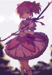  bow bow_(weapon) bubble_skirt choker gloves hair_ribbon highres holding holding_weapon kaname_madoka kneehighs looking_at_viewer magical_girl mahou_shoujo_madoka_magica pink_eyes pink_hair ribbon short_hair short_twintails skirt smile solo twintails weapon white_gloves white_legwear yasiromann 