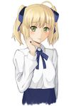 ahoge alternate_hairstyle artoria_pendragon_(all) blonde_hair blush bow fate/stay_night fate_(series) green_eyes hair_bow heikichi saber short_twintails solo twintails 