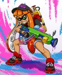  artist_name bangs black_footwear black_gloves black_hat blue_shorts blunt_bangs clothes_writing commentary_request dark_skin eyebrows_visible_through_hair fighting_stance fingerless_gloves full_body gloves green_eyes grin hat highres holding holding_weapon ink ink_tank_(splatoon) inkling legs_apart looking_at_viewer pointy_ears ragathol shirt shoe_ribbon shoes short_sleeves shorts sidelocks smile solo splatoon_(series) splatoon_1 t-shirt teeth tentacle_hair thick_eyebrows trigger_discipline valve weapon 
