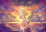  absurdres barefoot blonde_hair brown_eyes fairy_tail hair_ribbon highres long_hair looking_at_viewer looking_back lucy_heartfilia midriff ocean outdoors pleated_skirt ribbon signature skirt smile so_tsubasa solo 