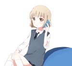  blonde_hair cellphone kneehighs mearian oomuro-ke oomuro_nadeshiko phone short_hair solo sweater_vest yuru_yuri 