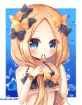  1girl abigail_williams_(fate/grand_order) bangs bare_arms bare_shoulders bikini black_bikini black_bow blonde_hair blue_eyes blush bow closed_mouth collarbone commentary_request emerald_float eyebrows_visible_through_hair fate/grand_order fate_(series) forehead hair_bow hair_tie hair_tie_in_mouth long_hair mouth_hold orange_bow parted_bangs polka_dot polka_dot_bow smile solo swimsuit twitter_username yukiyuki_441 