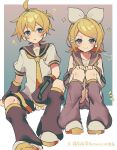  1boy 1girl ? ahoge black_sleeves blonde_hair blue_eyes border bow closed_mouth detached_sleeves full_body hair_between_eyes hair_bow headset highres kagamine_len kagamine_rin leg_warmers motion_lines musical_note musical_note_print necktie sailor_collar sazanami_(ripple1996) shirt sitting smile translation_request treble_clef vocaloid white_border yellow_necktie yellow_shirt 