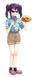  1girl absurdres alternate_costume black_hair black_socks blue_shirt blush bow brown_shorts collared_shirt commentary crocs english_commentary food full_body grin hair_bow hawaiian_shirt highres holding holding_plate kamina_shades love_live! love_live!_school_idol_project medium_hair photo_inset pink_footwear plate purple_visor red_bow sandwich shirt short_sleeves shorts simple_background ska.harumi smile socks solo standing submarine_sandwich tachi-e thumbs_up twintails visor_cap white_background yazawa_nico 