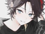  1boy arm_up black_hair black_shirt blue_eyes collarbone crew_neck curtained_hair dot_nose hair_behind_ear looking_to_the_side male_focus misosuupu1216 multicolored_hair nijisanji red_hair saegusa_akina sanpaku shirt sideways_glance smile solo streaked_hair teeth upper_body virtual_youtuber 