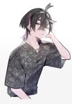  1boy alternate_costume black_hair black_shirt chain chain_necklace commentary_request cropped_legs ear_piercing floral_print hair_between_eyes highres jewelry kieran_(pokemon) looking_at_viewer male_focus multicolored_hair necklace parted_lips piercing pokemon pokemon_sv purple_hair shirt shizumu_(4_zu6) short_sleeves simple_background solo upper_body white_background yellow_eyes 