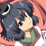  1other 2000s_(style) androgynous anime_coloring black_eyes black_hair black_hat black_kimono closed_mouth commentary_request detached_sleeves eye_of_senri faux_retro_artstyle hair_between_eyes hat hat_ribbon head_tilt highres japanese_clothes kariginu kimono kurokoge_karubi layered_sleeves len'en long_sleeves ofuda ofuda_on_clothes other_focus pointy_nose red_background red_ribbon ribbon senri_tsurubami short_hair simple_background smirk smug solo tate_eboshi upper_body white_sleeves 