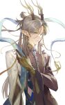  1boy absurdres aqua_eyes arknights arm_cutout black_coat black_horns black_shirt chinese_commentary clothing_cutout coat commentary_request cowboy_shot diamond_cutout dragon_boy dragon_horns earrings eyelashes gold_earrings grey_hair hagoromo highres horns jewelry ji_(arknights) long_hair long_sleeves male_focus mole mole_under_eye multicolored_coat multicolored_hair multicolored_horns open_clothes open_coat parted_lips pointy_ears pointy_nose shawl shirt side_slit simple_background slit_pupils smile solo split-color_clothes standing streaked_hair topknot two-tone_coat two-tone_horns white_background white_coat yellow_horns yinhepongpong 