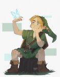  1boy arm_up belt belt_buckle blonde_hair blue_eyes boots brown_belt brown_boots buckle chest_belt closed_mouth commentary elbow_on_knee english_commentary fairy full_body grass green_hat green_shorts green_tunic hand_on_own_face hat hat_feather head_rest link looking_at_another looking_to_the_side male_focus navi on_tree_stump pointy_ears samira_im shield shield_on_back short_hair short_sleeves shorts sideways_glance sitting smile the_legend_of_zelda the_legend_of_zelda:_ocarina_of_time the_legend_of_zelda:_ocarina_of_time_(remake) tree_stump tunic twitter_username white_background young_link 