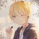  ahoge bad_id bad_pixiv_id blonde_hair blue_eyes earbuds earphones hair_between_eyes hood hooded_jacket jacket kagamine_len looking_at_viewer male_focus mimengfeixue one_eye_closed ponytail shirt short_ponytail single_earphone_removed smile solo vocaloid white_shirt 