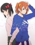  arm_up asymmetrical_hair back-to-back black_hair blue_eyes casual cowboy_shot from_side haine hand_on_own_head highres hood hoodie kousaka_honoka locked_arms long_sleeves love_live! love_live!_school_idol_project multiple_girls one_side_up orange_hair profile red_eyes short_hair short_twintails shorts sweater twintails upper_body yazawa_nico 