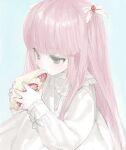  1girl cake dress eating food food-themed_hair_ornament fruit grey_eyes hair_ornament hair_ribbon highres long_hair long_sleeves looking_to_the_side original pink_hair ribbon solo strawberry strawberry_hair_ornament upper_body white_dress white_ribbon youyuu_(melt_yo103) 