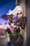  1girl black_bodysuit black_cat bodysuit cat dated david_nakayama english_text felicia_hardy goggles highres initial long_hair looking_at_viewer marvel outdoors ponytail red_lips sitting solo spider-man_(2018_game) spider-man_(series) stuffed_animal stuffed_cat stuffed_toy white_hair 