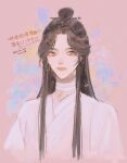  1boy bandaged_neck bandages brown_eyes brown_hair chinese_clothes eyelashes hair_bun hair_ornament hair_stick hanfu highres long_hair looking_at_viewer male_focus ojisan_rbt parted_lips pink_background sidelocks single_hair_bun smile solo tianguan_cifu twitter_username upper_body white_hanfu xie_lian 