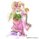  bangs blonde_hair blush bow company_name copyright_name floral_print from_behind full_body green_bow hair_ornament holding japanese_clothes kimono kneeling long_hair looking_at_viewer looking_back official_art open_mouth pink_kimono ponytail purple_eyes sakura_moyon sangoku_infinity simple_background solo white_background white_legwear wide_sleeves 