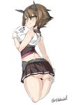  ass back bangs bare_arms bare_shoulders breasts brown_hair brown_skirt closed_mouth cowboy_shot cropped_legs ebifurya eyebrows eyebrows_visible_through_hair from_behind gloves green_eyes hair_between_eyes hand_on_own_ass hand_up headband highres kantai_collection looking_at_viewer looking_back medium_breasts midriff miniskirt mutsu_(kantai_collection) pleated_skirt short_hair simple_background skirt sleeveless smile solo twitter_username white_background white_gloves 