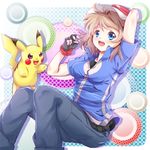  ashujou baseball_cap blonde_hair blue_eyes blush breasts cosplay crossdressing fingerless_gloves gen_1_pokemon gloves hat medium_breasts open_mouth pikachu pokemon pokemon_(anime) pokemon_(creature) pokemon_xy_(anime) satoshi_(pokemon) satoshi_(pokemon)_(cosplay) serena_(pokemon) short_hair smile solo 