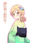  bags_under_eyes blonde_hair blush flower from_behind hair_flower hair_ornament highres hydrangea hydrangea_hair_ornament idolmaster idolmaster_cinderella_girls japanese_clothes kimono leaf looking_at_viewer looking_back morikubo_nono obi sash short_hair solo wide_sleeves yandama yellow_eyes 