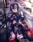  armor bare_shoulders black_gloves black_legwear breasts chain elbow_gloves fate/grand_order fate_(series) fi-san flag fur_trim gauntlets gloves helmet highres jeanne_d'arc_(alter)_(fate) jeanne_d'arc_(fate)_(all) large_breasts long_hair looking_at_viewer silver_hair smile solo teeth thighhighs yellow_eyes 