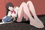  against_wall barefoot black_hair feet long_hair looking_at_viewer neckerchief on_floor original pleated_skirt purple_eyes sailor_collar school_uniform serafuku skirt solo wall yamauchi_(conan-comy) 