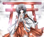  bad_id bad_pixiv_id blue_eyes bow hair_bow highres japanese_clothes miko ponytail silver_hair snow solo tabuchi_(tabuchisanchi) torii 