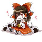  black_footwear bow brown_hair chibi eating food food_on_face hair_between_eyes hair_bow hair_tubes hakurei_reimu looking_at_viewer onigiri red_bow red_eyes ribbon-trimmed_sleeves ribbon_trim rice rice_on_face shoes sidelocks sitting solo touhou white_background wide_sleeves yanazuki 