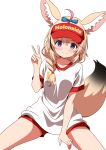  1girl absurdres alternate_costume animal_ear_fluff animal_ears black_hair blonde_hair blue_bow bow braid breasts fox_ears fox_girl fox_tail hair_bow hat heart heart-shaped_pupils highres hololive kishishi_(kishiman-ya) long_hair looking_at_viewer medium_breasts multicolored_hair omaru_polka pink_hair purple_eyes red_hat red_shorts red_trim shirt short_sleeves shorts side_braid simple_background smile solo streaked_hair symbol-shaped_pupils t-shirt tail v virtual_youtuber visor_cap white_background white_shirt 