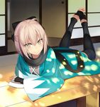  asato_(fadeless) barefoot fate_(series) feet hair_ribbon haori highres japanese_clothes kimono koha-ace okita_souji_(fate) okita_souji_(fate)_(all) pink_hair ribbon short_kimono sleeveless sleeveless_kimono smile soles solo thighhighs toeless_legwear toes yellow_eyes 