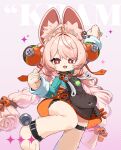  1girl animal_ear_fluff animal_ear_piercing animal_ears animal_feet arm_up braid braided_twintails commentary_request furry furry_female green_shirt hair_ornament hand_up highres leg_up long_hair looking_at_viewer open_mouth pink_background pink_fur pink_hair rabbit_ears rabbit_girl red_eyes screw shirt solo sphere_hair_ornament standing standing_on_one_leg teeth uixy upper_teeth_only zenless_zone_zero zhao_(zenless_zone_zero) 