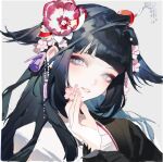  1girl arknights black_hair black_kimono blue_eyes blunt_bangs commentary eyeshadow flower grey_background hair_flower hair_intakes hair_ornament hair_wings hand_up holding holding_flower japanese_clothes kimono long_hair long_sleeves looking_at_viewer makeup mio_(arknights) parted_lips pink_flower red_eyeshadow simple_background smile solo two-tone_kimono un_chat_noir untranslatable_commentary upper_body 