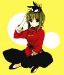  1girl :o animal animal_on_head anzu_(o6v6o) bangs between_legs black_footwear black_pants cosplay crossover green_eyes gumi hand_between_legs hand_on_own_head legs_crossed long_sleeves on_head p-chan pants pig ranma_1/2 red_shirt saotome_ranma saotome_ranma_(cosplay) shirt short_hair_with_long_locks simple_background sitting sleeves_folded_up solo vocaloid yellow_background yellow_bandana 