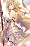  backlighting bangs bare_shoulders black_gloves blonde_hair blue_eyes blurry breasts chain depth_of_field elbow_gloves fate/apocrypha fate/grand_order fate_(series) faulds flag from_side fur-trimmed_gloves fur_trim gauntlets gloves headpiece highres hino_hinako holding holding_flag jeanne_d'arc_(fate) jeanne_d'arc_(fate)_(all) large_breasts long_hair looking_at_viewer looking_back smile solo very_long_hair 
