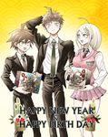  2boys ahoge akamatsu_kaede akeri_(bebop444) blonde_hair brown_hair brown_neckwear danganronpa danganronpa_1 danganronpa_3 eighth_note formal green_eyes green_neckwear happy_birthday happy_new_year hinata_hajime hood hoodie kadomatsu multiple_boys musical_note musical_note_hair_ornament naegi_makoto necktie new_danganronpa_v3 new_year pink_eyes pleated_skirt school_uniform seigaiha simple_background sixteenth_note skirt smile suit super_danganronpa_2 sweater_vest yellow_background 