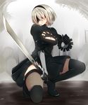  baretto_(karasi07) black_dress black_gloves black_legwear blindfold blonde_hair breasts cleavage dress gloves hairband highres holding holding_sword holding_weapon medium_breasts mole mole_under_mouth nier_(series) nier_automata puffy_sleeves short_hair solo sword thighhighs weapon yorha_no._2_type_b 