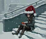  1girl black_hair black_pants blade_runner_2049 christmas_present coat fur-trimmed_coat fur-trimmed_headwear fur_trim gift green_coat green_eyes green_footwear hat highres kuroki_tomoko kurokimoko long_hair messy_hair outdoors pants parody red_headwear santa_hat scene_reference snow snowing solo stairs watashi_ga_motenai_no_wa_dou_kangaetemo_omaera_ga_warui! 