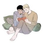  2boys barefoot black_hair blonde_hair blue_eyes brown_shirt closed_eyes commentary_request daki_info dark-skinned_male dark_skin dungeon_meshi full_body grey_pants grey_shirt hand_on_another&#039;s_shoulder hands_up highres kabru knee_up korean_commentary laios_touden long_sleeves male_focus multiple_boys open_mouth pants pillow reading scar scar_on_leg shirt short_hair simple_background sitting very_short_hair white_background 