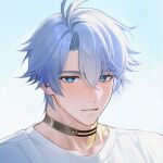  1boy black_choker blue_eyes choker closed_mouth commentary crew_neck english_commentary hair_between_eyes highres honkai:_star_rail honkai_(series) male_focus neck_tattoo parted_hair phainon_(honkai:_star_rail) portrait shirt smile solo tattoo unfinished uyouu19 white_hair white_shirt 