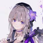  1girl black_hat brown_hair choker closed_mouth commentary_request doll_joints flower hat hat_flower herta_(honkai:_star_rail) highres holding honkai:_star_rail honkai_(series) jewelry joints key key_choker key_necklace long_hair necklace notice_lines pomimi170 purple_choker purple_eyes purple_flower purple_ribbon ribbon simple_background smile solo upper_body white_background 