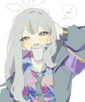  1girl arm_behind_head blue_archive blue_shirt breasts cleavage commentary_request grey_eyes grey_hair grey_halo grey_jacket halo highres jacket konoka_(blue_archive) long_hair long_sleeves looking_at_viewer mouth_hold musical_note necktie print_shirt puffy_long_sleeves puffy_sleeves shirt simple_background solo spoken_musical_note teeth tokage_(pr) upper_body upper_teeth_only white_background 