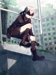  android blindfold boots building buttons choker commentary cracked_wall day doro_(46494) gloves grass highres leaf male_focus nier_(series) nier_automata pale_skin shade shorts sitting sky skyscraper smile solo stone strap tree white_hair yorha_no._9_type_s 