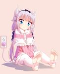  :&lt; barefoot black_hairband blue_eyes charging commentary_request dragon_girl dragon_horns electric_plug electric_socket feet hairband highres horns kanna_kamui kobayashi-san_chi_no_maidragon long_hair looking_at_viewer pink_background recharging simple_background sitting skyneko soles solo tail thighhighs toeless_legwear twintails white_legwear 