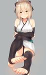  absurdres ahoge barefoot black_panties blonde_hair blush bow fate_(series) feet full_body go-1 hair_bow highres japanese_clothes kimono koha-ace looking_at_viewer okita_souji_(fate) okita_souji_(fate)_(all) panties short_hair short_kimono simple_background smile soles solo toeless_legwear toes underwear yellow_eyes 