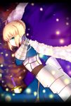  ahoge armor armored_dress artoria_pendragon_(all) blue_cape cape fate/stay_night fate_(series) fur-trimmed_cape fur_trim glaring highres holding_cape letterboxed looking_at_viewer saber solo sword type-moon weapon xue_fengzi 