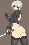  ass black_gloves black_legwear blindfold breasts brown_background cleavage facing_viewer gloves hairband high_heels highres leotard looking_back medium_breasts mole mole_under_mouth nier_(series) nier_automata short_hair simple_background skindentation skirt solo thighhighs thighs urec white_gloves white_hair yorha_no._2_type_b 