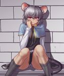  animal_ears brick_wall capelet commentary grey_hair grey_legwear hater_(hatater) highres jewelry long_sleeves looking_at_viewer mouse_ears mouse_tail nazrin panties pantyshot pantyshot_(sitting) pendant red_eyes seductive_smile short_hair sitting skirt smile socks solo tail touhou underwear wall white_panties 