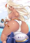  ass ass_focus bikini blonde_hair breasts brown_eyes dark_skin flower granblue_fantasy hair_flower hair_ornament highres large_breasts long_hair looking_at_viewer looking_back outstretched_hand red-rum shiny shiny_skin sideboob smile solo spread_legs swimsuit thighs translation_request wet zooey_(granblue_fantasy) 
