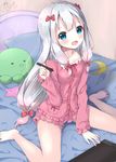 :d artist_name bangs barefoot bed bedroom blue_eyes blush bow collarbone commentary_request eromanga_sensei frills hand_up indoors izumi_sagiri long_hair long_sleeves looking_at_viewer on_bed open_mouth pajamas pink_bow signature silver_hair sitting smile solo stuffed_animal stuffed_octopus stuffed_toy stylus tablet tareme thighs uchuuneko wariza 