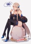  1girl bare_shoulders black_legwear blonde_hair blue_footwear breasts chinese_commentary chinese_text choker cleavage clenched_hand commentary_request detached_sleeves egg fate_(series) fur_trim green_eyes grey_background high_heels large_breasts legs_crossed long_hair morgan_le_fay_(fate) shadow sign sitting solo sparkle spoken_squiggle squiggle tattoo thighhighs translation_request very_long_hair yorukun 