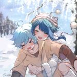  &gt;_&lt; 2boys blue_hair blush brown_hoodie chongyun_(genshin_impact) closed_eyes genshin_impact hat hood hoodie hug hug_from_behind long_sleeves male_focus multiple_boys open_mouth snow teaslugg xingqiu_(genshin_impact) 